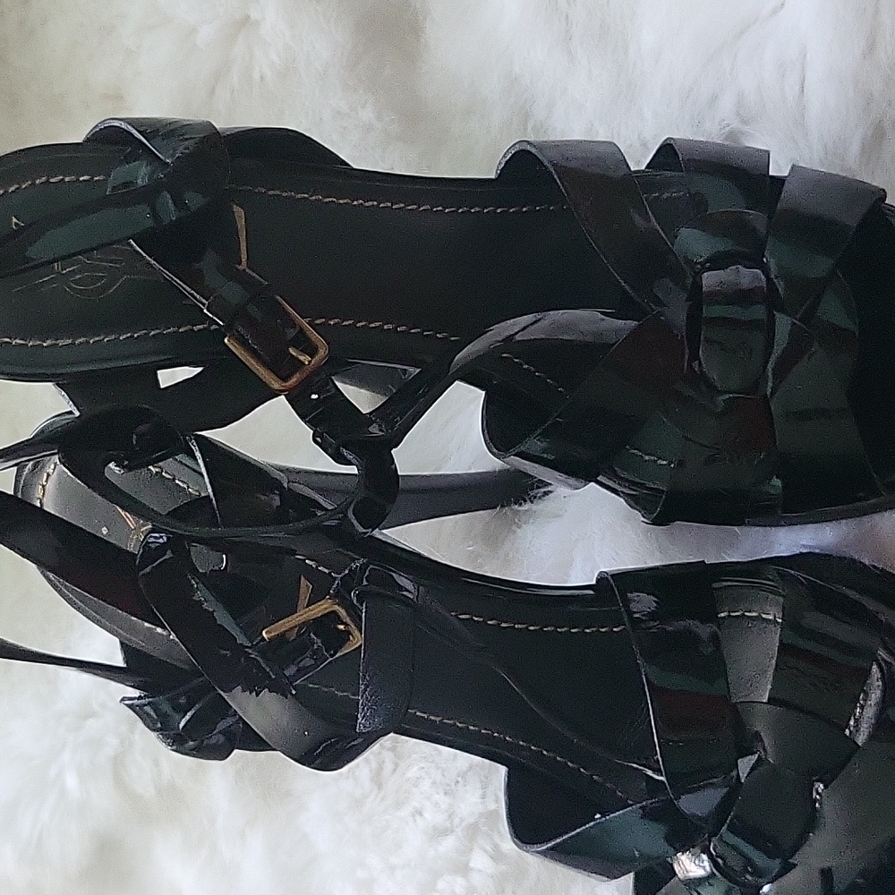 Beautiful YSL HEELS VERY POPULAR . BLACK COLOR SIZE 7